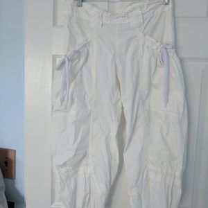 White cotton cropped pants